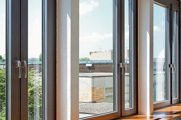 Стоит ли устанавливать металлопластиковые окна в квартире?