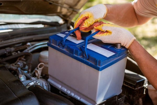 Автомобільні акумулятори: різновиди, термін служби та правила вибору