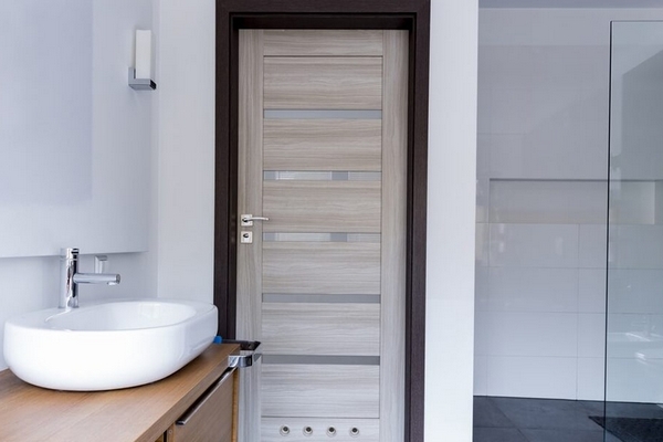Как выбрать дверь в ванную комнату